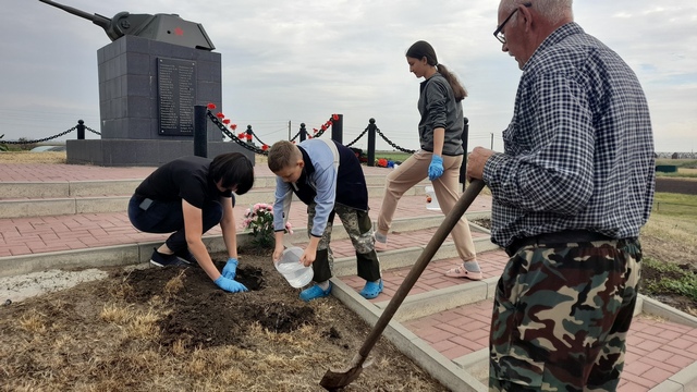Накануне дня Памяти и скорби в х.Черюмкин состоялась акция "Цветы памяти"